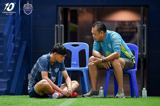 'Đồ tể' của Đ&igrave;nh Trọng ngoan ngo&atilde;n trong ng&agrave;y về CLB chủ quản