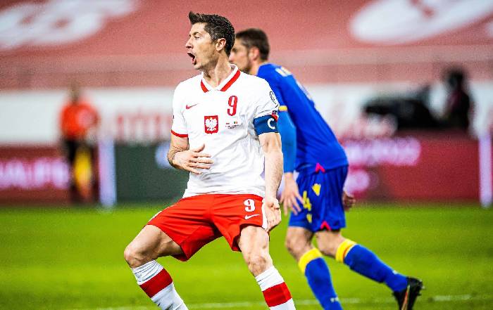 V&ograve;ng loại World Cup 2022: Lewandowski khiến Bayern lo sốt v&oacute;