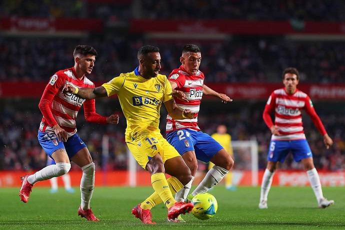 Soi k&egrave;o phạt g&oacute;c Cadiz vs Granada, 3h00 ng&agrave;y 30/3