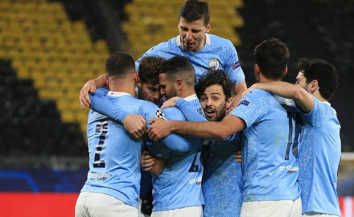 Thắng ngược PSG, Man City s&aacute;nh ngang MU