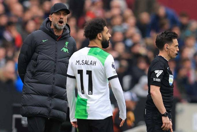 Salah tranh c&atilde;i nảy lửa với HLV Klopp chỉ v&igrave;&hellip; một c&aacute;i bắt tay