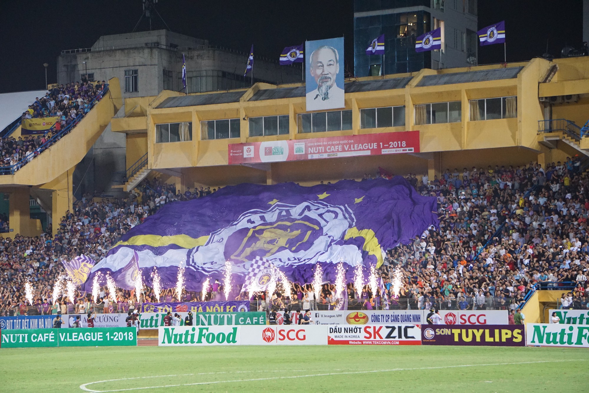 Sau s&acirc;n Thi&ecirc;n Trường, s&acirc;n H&agrave;ng Đẫy mở cửa tiếp đ&oacute;n kh&aacute;n giả