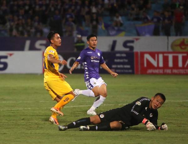 Ph&acirc;n t&iacute;ch k&egrave;o hiệp 1 H&agrave; Nội vs SLNA, 19h15 ng&agrave;y 31/7