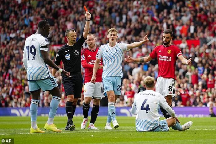 Dẫn 2-0 vẫn thua ngược, Nottingham đ&ograve;i kiện trọng t&agrave;i 'ưu &aacute;i' M.U