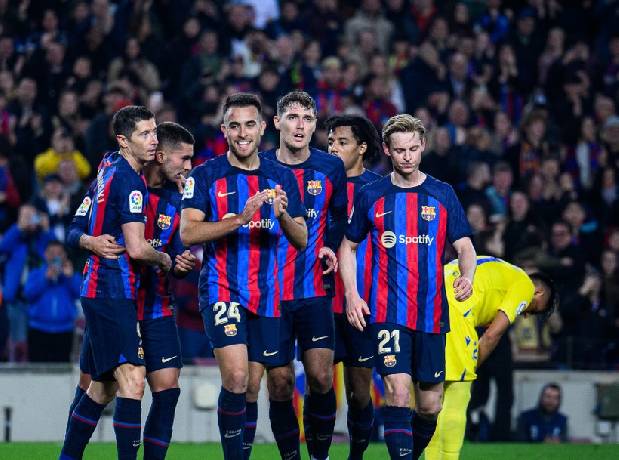 Mbappe v&agrave; c&aacute;c sao PSG g&acirc;y phẫn nộ v&igrave; ch&acirc;m chọc Barca