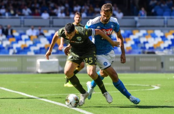 Napoli 2-1 Brescia: Balotelli kh&ocirc;ng cứu được đội kh&aacute;ch