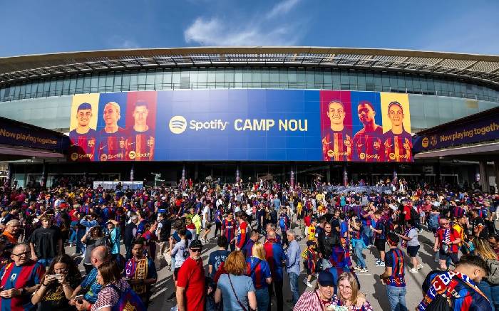 Giữa kh&oacute; khăn, Barca c&ocirc;ng bố 'lợi nhuận' khiến CĐV ngỡ ng&agrave;ng