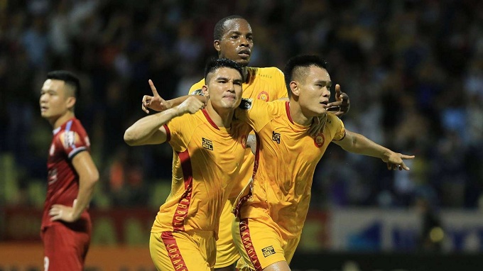 Thanh H&oacute;a được treo thưởng 5 tỷ đồng cho tấm v&eacute; trụ hạng