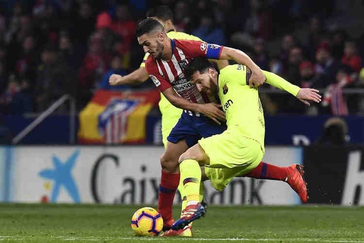 Atletico Madrid vs Barcelona (3h 2/12): Nỗi lo s&acirc;n kh&aacute;ch