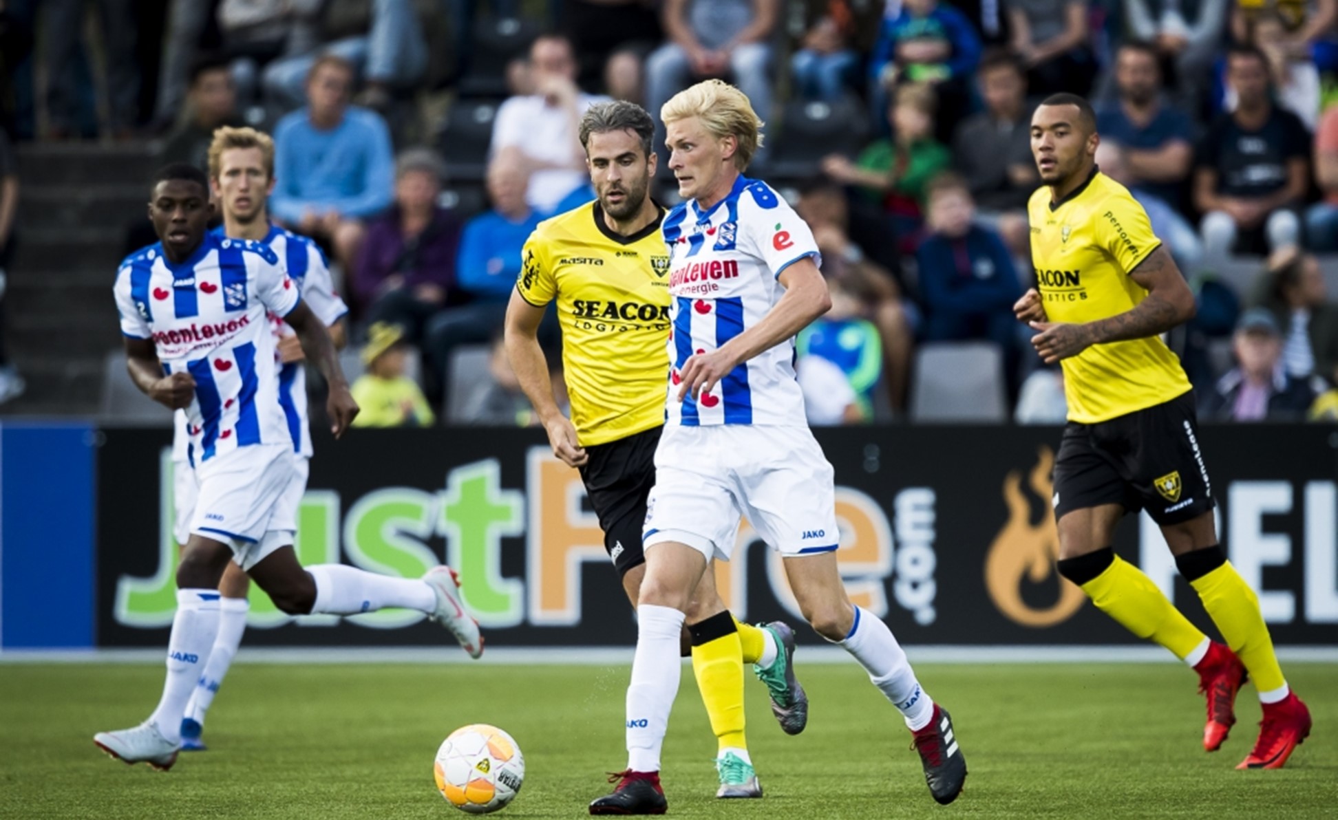 Tỷ lệ b&oacute;ng đ&aacute; h&ocirc;m nay 29/11: Heerenveen vs Vitesse