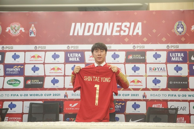 HLV Shin Tae-yong ch&iacute;nh thức ra mắt Indonesia