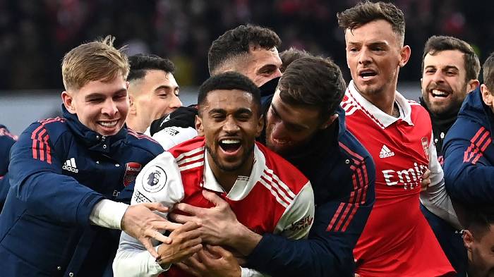 Tin Arsenal s&aacute;ng 30/3: Si&ecirc;u m&aacute;y t&iacute;nh dự đo&aacute;n Ph&aacute;o thủ; T&igrave;m ra người thay Tomiyasu