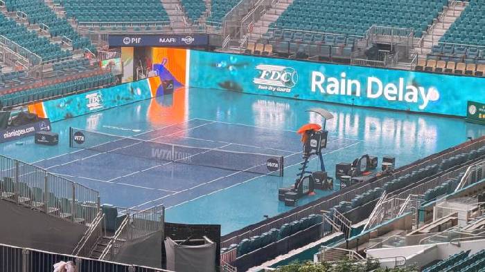 Trận chung kết đơn nam Miami Open bị ho&atilde;n 2 lần v&igrave; trời mưa