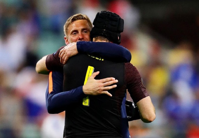 Thua chung kết, Petr Cech giải nghệ trong cơn &aacute;c mộng