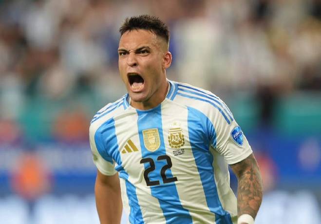 Lautaro Martinez gi&uacute;p Argentina to&agrave;n thắng, Chile, Peru bị loại khỏi Copa America