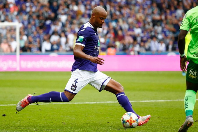 Đội b&oacute;ng của HLV Vincent Kompany khởi đầu tệ hơn cả Sint-Truidense