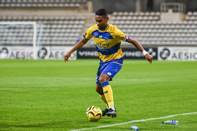 Cầu thủ Việt Kiều vinh dự l&agrave;m thủ qu&acirc;n đội b&oacute;ng Ph&aacute;p