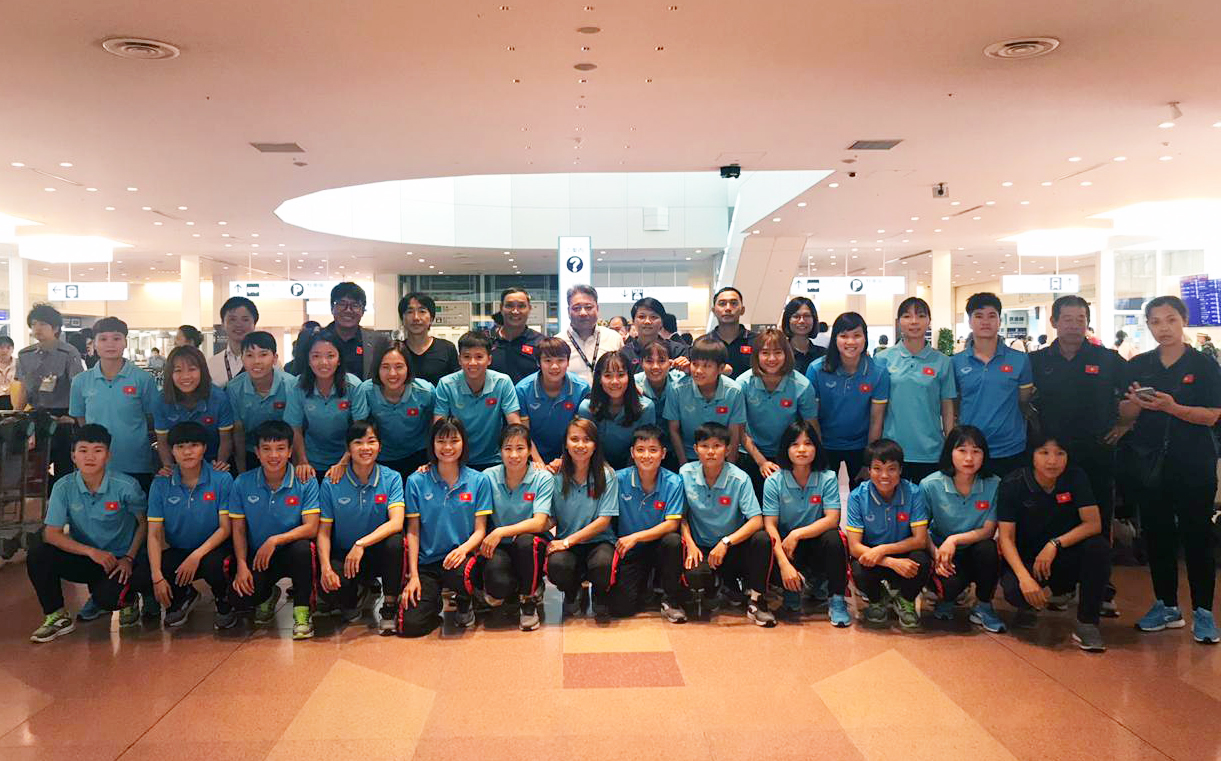 ĐT nữ Việt Nam t&aacute;i ngộ HLV Toshiya Miura tại Nhật Bản