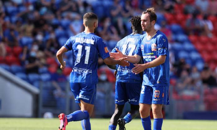 Soi k&egrave;o phạt g&oacute;c Newcastle Jets vs Adelaide, 16h30 ng&agrave;y 30/7