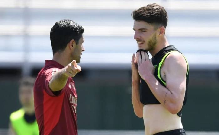 'Nạn nh&acirc;n' của Declan Rice x&aacute;ch ba l&ocirc; l&ecirc;n v&agrave; đi khỏi Arsenal