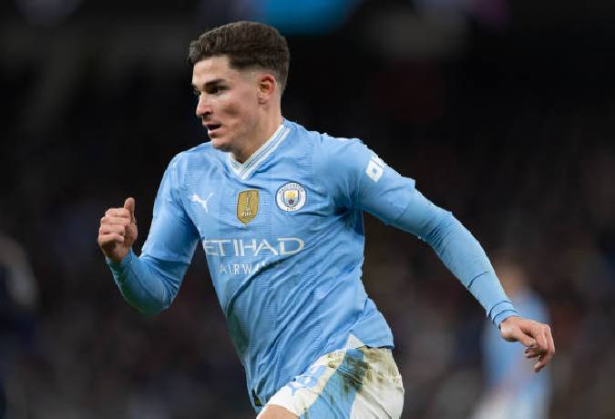 Julian Alvarez bất m&atilde;n với Man City