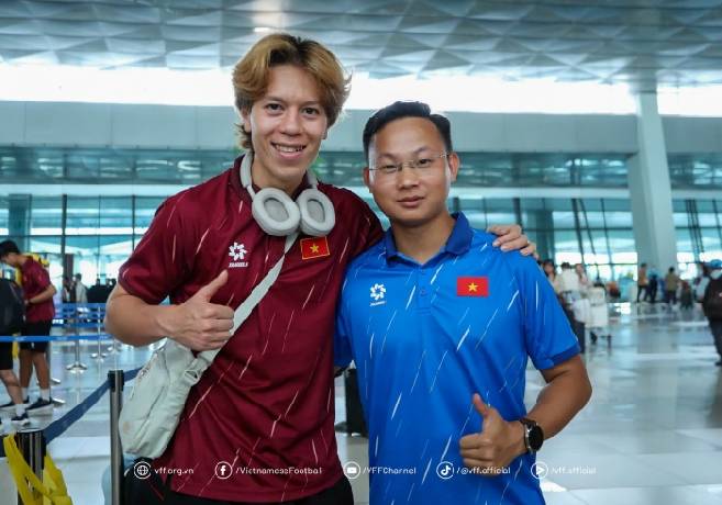 B&aacute;c sĩ U23 Việt Nam tiết lộ về những chai nước ở đường bi&ecirc;n