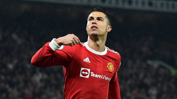 Cựu sao M.U: 'T&ocirc;i chưa gặp ai n&oacute;i Ronaldo kh&oacute; sống chung cả'