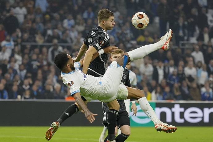 Soi k&egrave;o phạt g&oacute;c Marseille vs Ajax, 2h00 ng&agrave;y 1/10