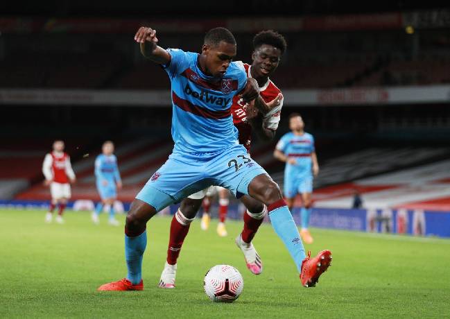 Tin chuyển nhượng s&aacute;ng 31/1: Liverpool mua gấp trung vệ