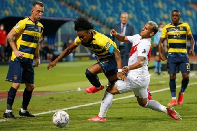 Soi k&egrave;o phạt g&oacute;c Peru vs Ecuador, 9h00 ng&agrave;y 2/2
