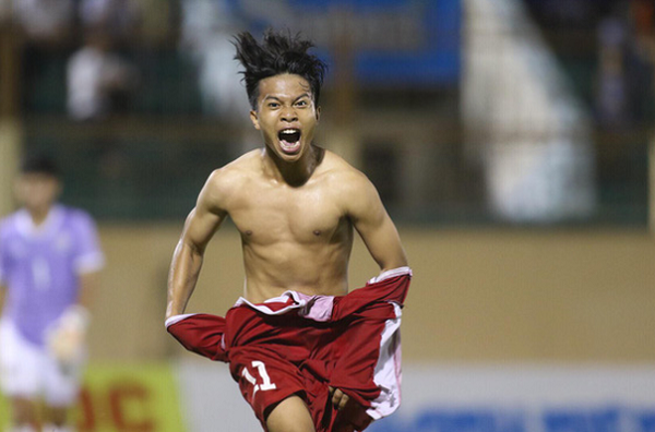 'Tiểu C&ocirc;ng Phượng' bất ngờ nhận đặc &acirc;n từ HLV Ho&agrave;ng Anh Tuấn