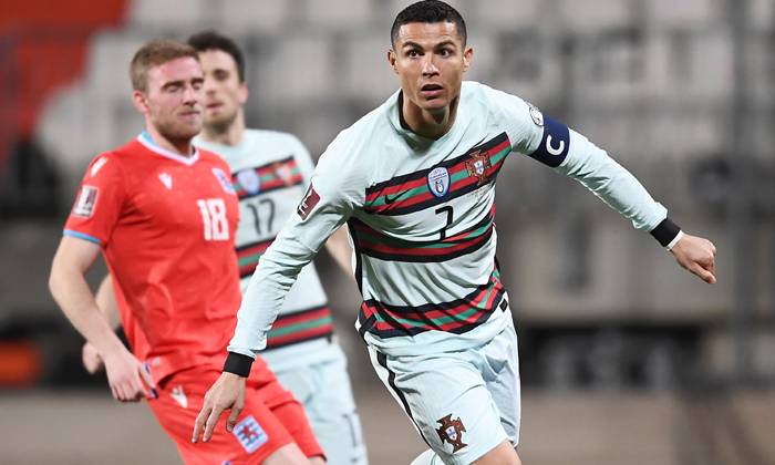 V&ograve;ng loại World Cup 2022: Cristiano Ronaldo c&oacute; b&agrave;n thắng đầu ti&ecirc;n