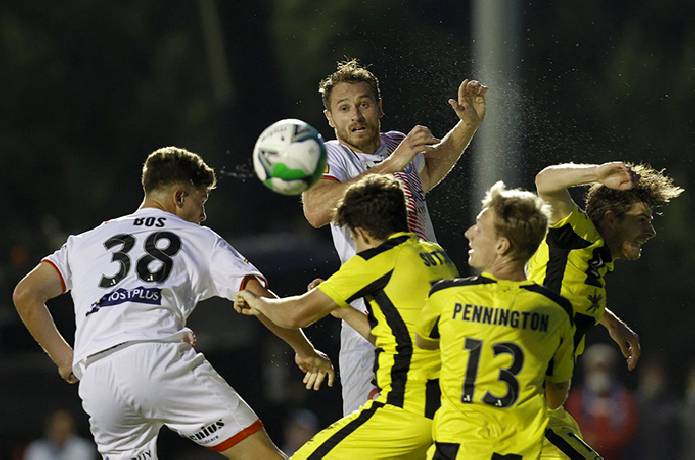Soi k&egrave;o phạt g&oacute;c Wellington Phoenix vs Melbourne City, 13h05 ng&agrave;y 02/04