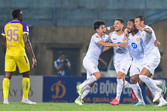 Nam Định thắng nghẹt thở ngay tr&ecirc;n s&acirc;n của H&agrave; Nội FC