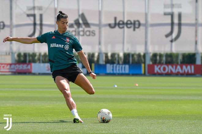 Video Cristiano Ronaldo li&ecirc;n tục lập si&ecirc;u phẩm tr&ecirc;n s&acirc;n tập