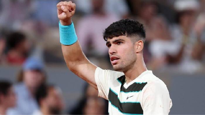 Alcaraz nhọc nhằn v&agrave;o v&ograve;ng 4 Roland Garros 2025