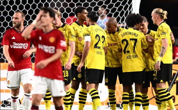 Ch&ecirc; đối t&aacute;c 'c&ugrave;i bắp', người ngo&agrave;i h&agrave;nh lanh quyết b&aacute;m trụ ở M.U