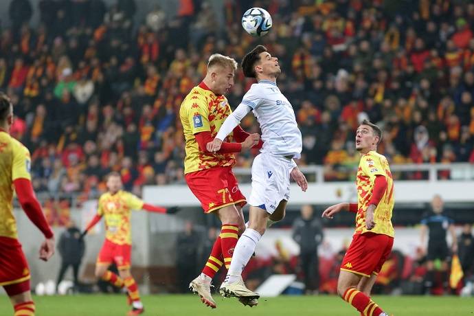 Soi k&egrave;o phạt g&oacute;c Jagiellonia Bialystok vs FK Panevezys, 1h30 ng&agrave;y 1/8