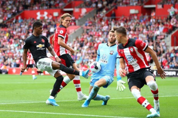 Southampton 1-1 MU: Chơi hơn người, MU vẫn rơi chiến thắng