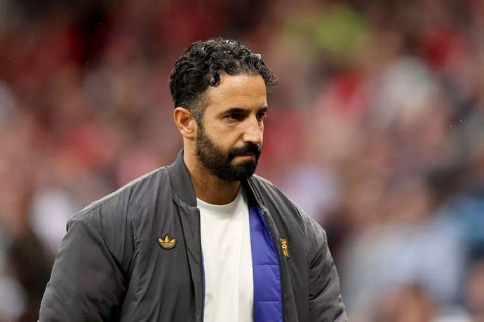 HLV Ruben Amorim l&yacute; giải v&igrave; sao kh&ocirc;ng d&aacute;m nh&igrave;n Bruno Fernandes s&uacute;t 11m
