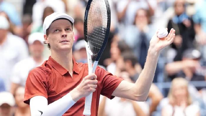 Sinner ngược d&ograve;ng hạ Shapovalov, v&agrave;o v&ograve;ng 4 US Open
