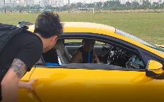 L&aacute;i si&ecirc;u xe đến s&acirc;n tập, B&ugrave;i Tiến Dũng khiến Lee Nguyễn phải trầm trồ