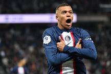 Mbappe ch&uacute;c mừng PSG sau khi gi&agrave;nh chức v&ocirc; địch c&uacute;p C1