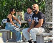 'Sướng' như vệ sĩ của Messi, đi hẹn h&ograve; c&ugrave;ng vợ chồng th&acirc;n chủ, n&acirc;ng Quả b&oacute;ng v&agrave;ng nhiều hơn Mbappe