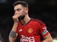 Cho&aacute;ng với h&igrave;nh phạt HLV Ten Hag d&agrave;nh cho học tr&ograve; sau thảm bại ở derby