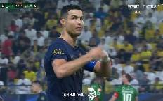 Ronaldo nổi giận, đ&ograve;i thay trọng t&agrave;i v&igrave; bị xử &eacute;p