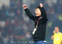 HLV Kim Sang Sik cảm ơn Xu&acirc;n Son, tuy&ecirc;n bố kh&ocirc;ng sợ Th&aacute;i Lan