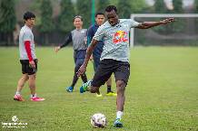 'C&ocirc;ng Phượng ảo' ca ngợi HLV Kiatisak 