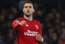 H&agrave;ng thủ dở tệ biến Man United th&agrave;nh cựu vương Carabao Cup