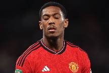 Martial tệ hại v&agrave; m&ugrave;a giải sắp vứt đi của MU